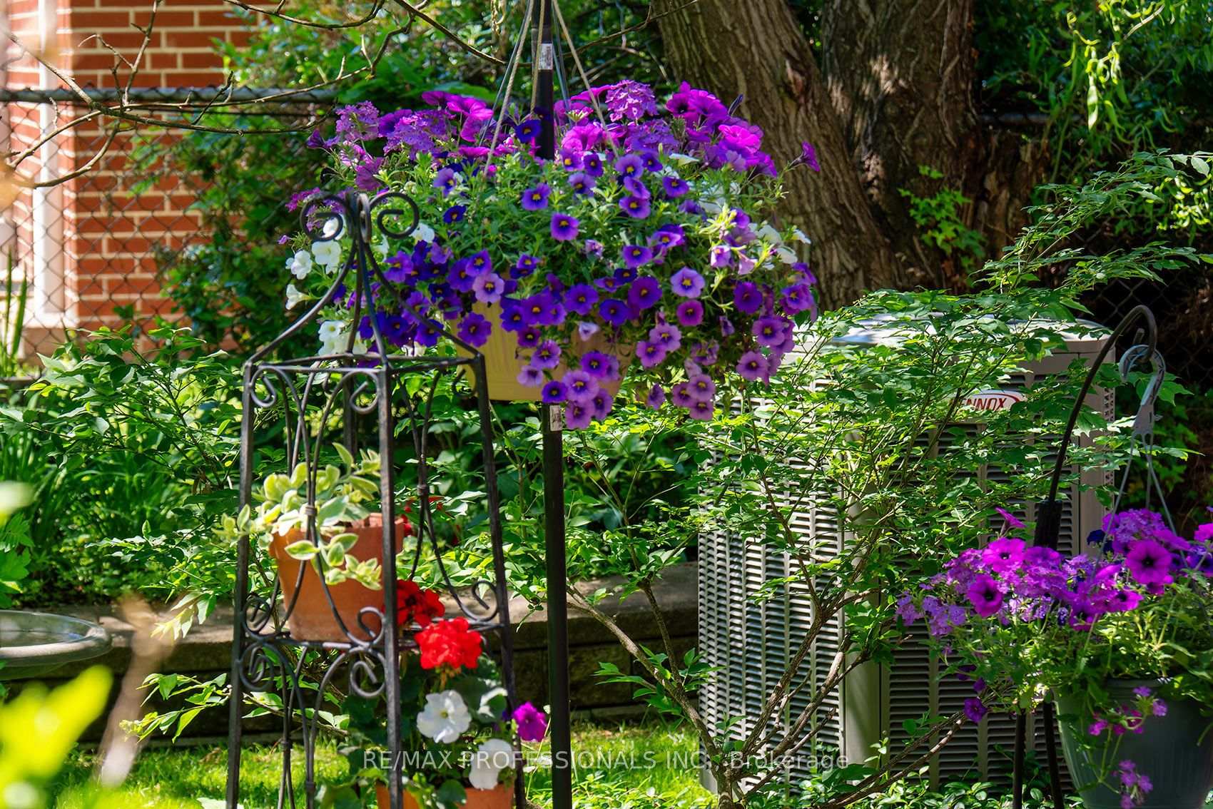 Photo 35 of 17 Clearside Place, Etobicoke, Markland Wood — HOMEH