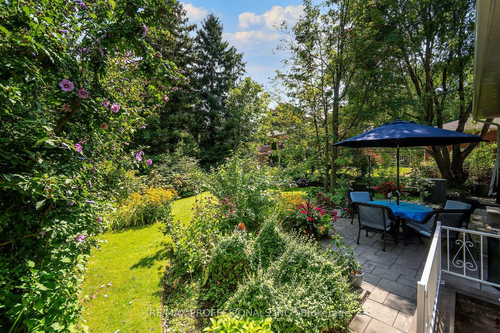 Photo 37 of 17 Clearside Place, Etobicoke, Markland Wood — HOMEH