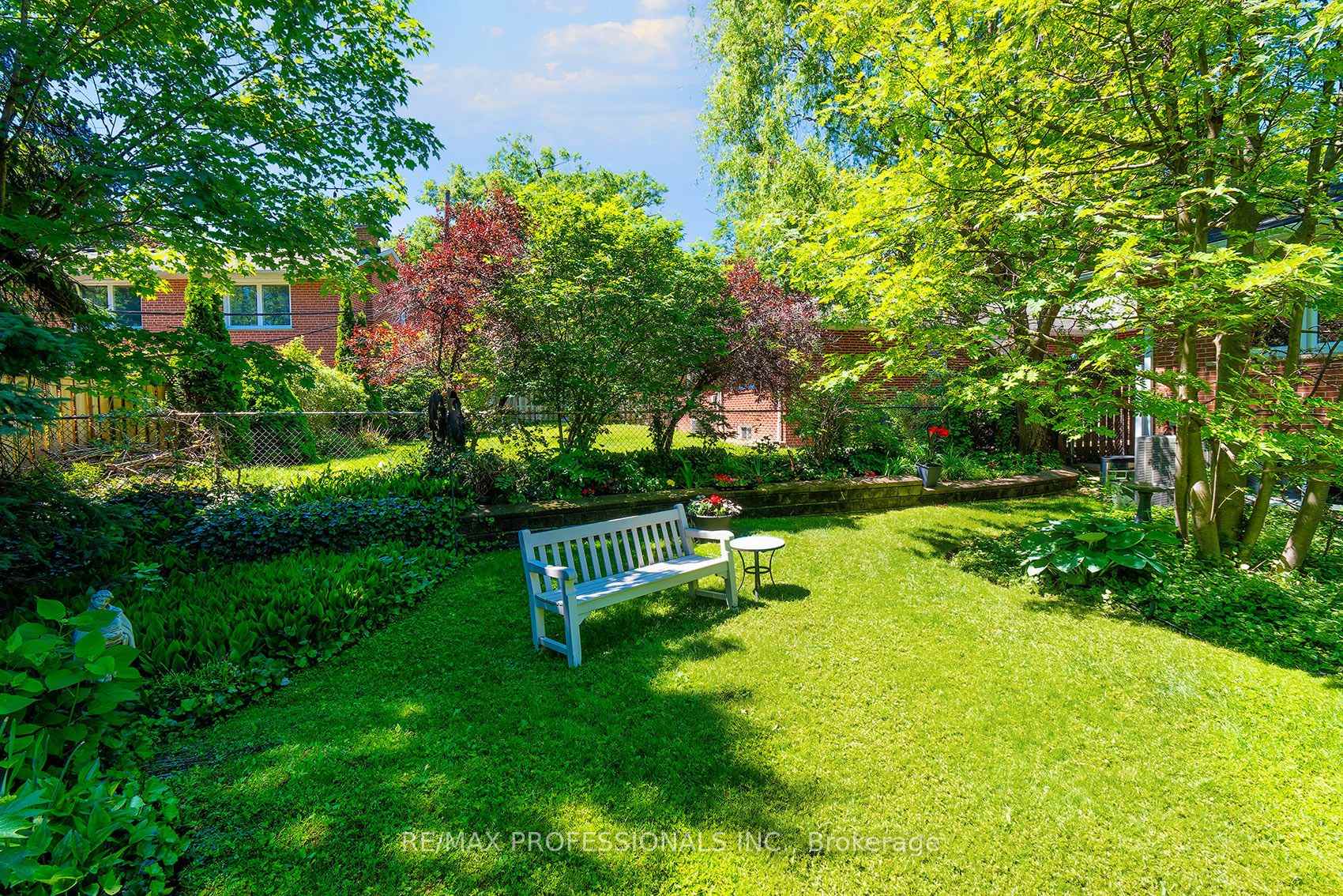 Photo 41 of 17 Clearside Place, Etobicoke, Markland Wood — HOMEH