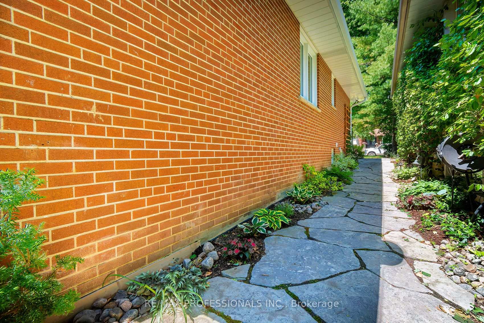 Photo 43 of 17 Clearside Place, Etobicoke, Markland Wood — HOMEH