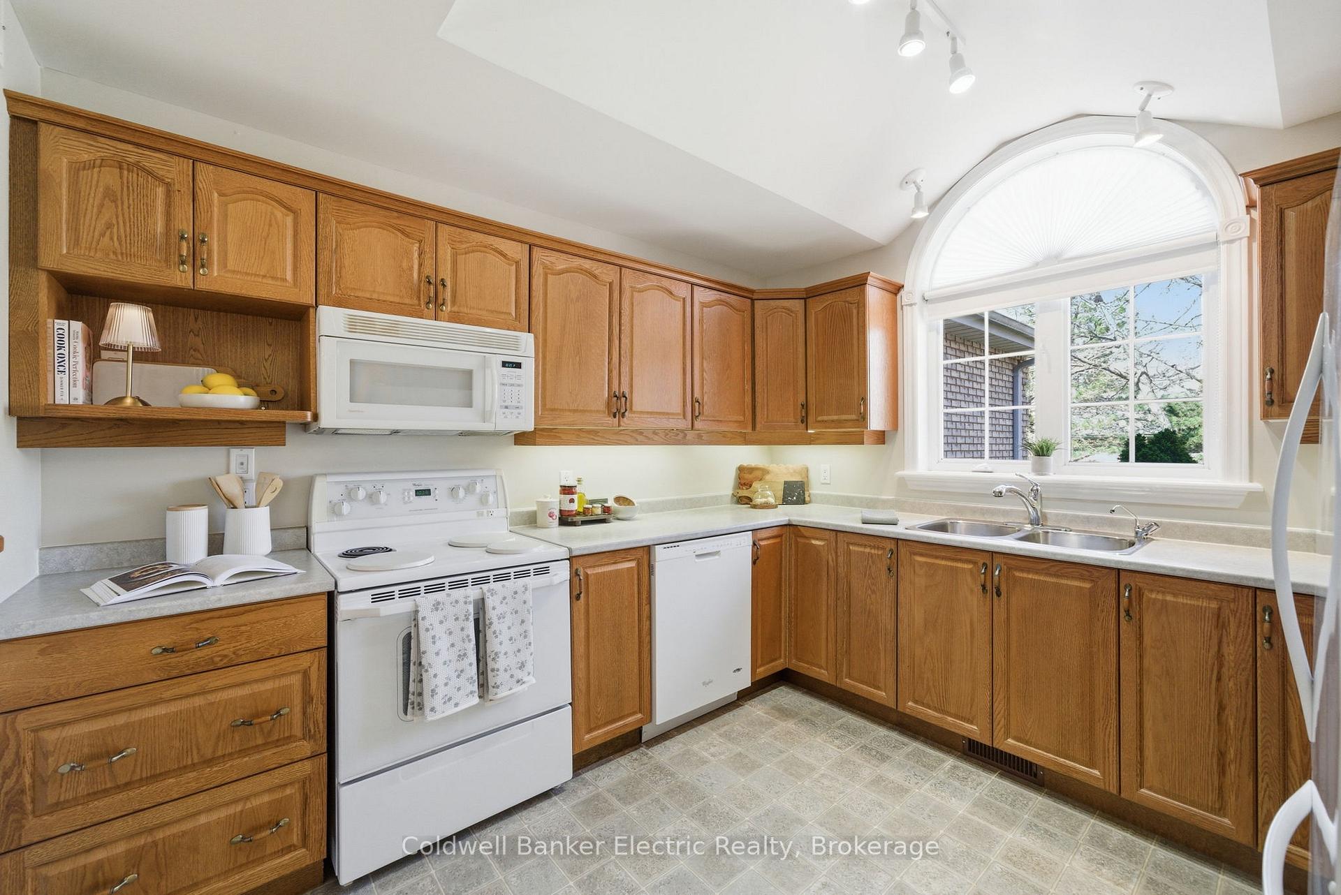 Photo 5 of Unit 40, 300 Franmor Drive, Peterborough, Ashburnham Ward 4 — HOMEH