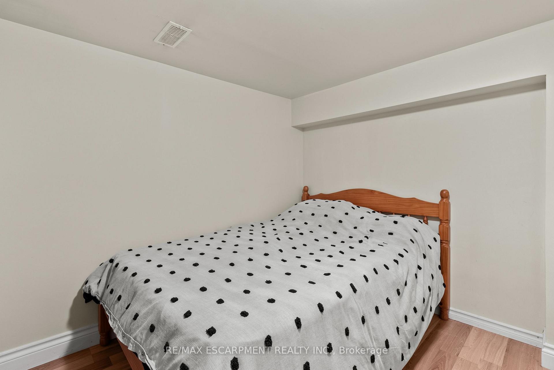 Photo 35 of 260 Stinson Crescent, Hamilton, St. Clair — HOMEH