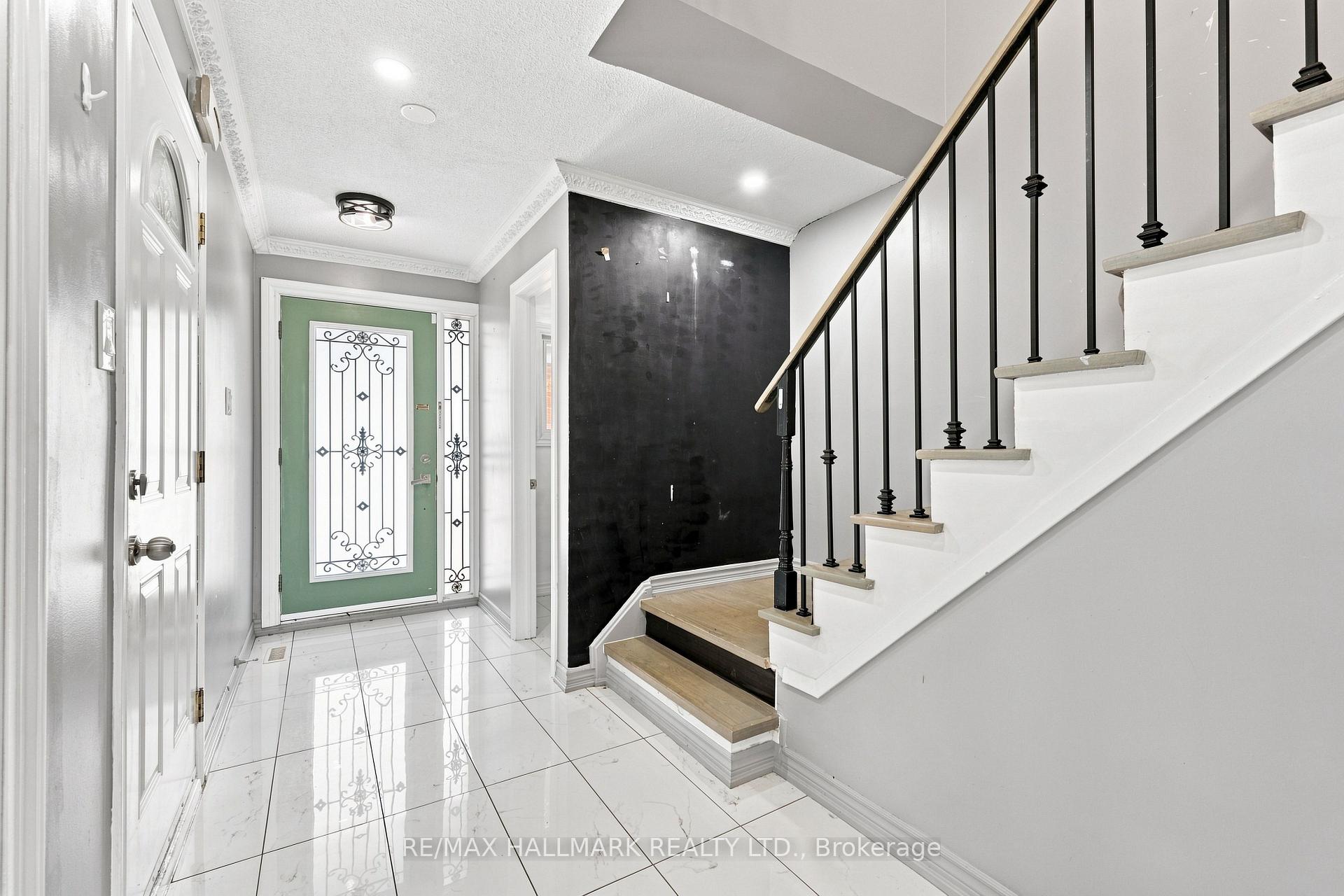 Photo 8 of 60 Pickard Lane, Brampton, Fletcher's West — HOMEH