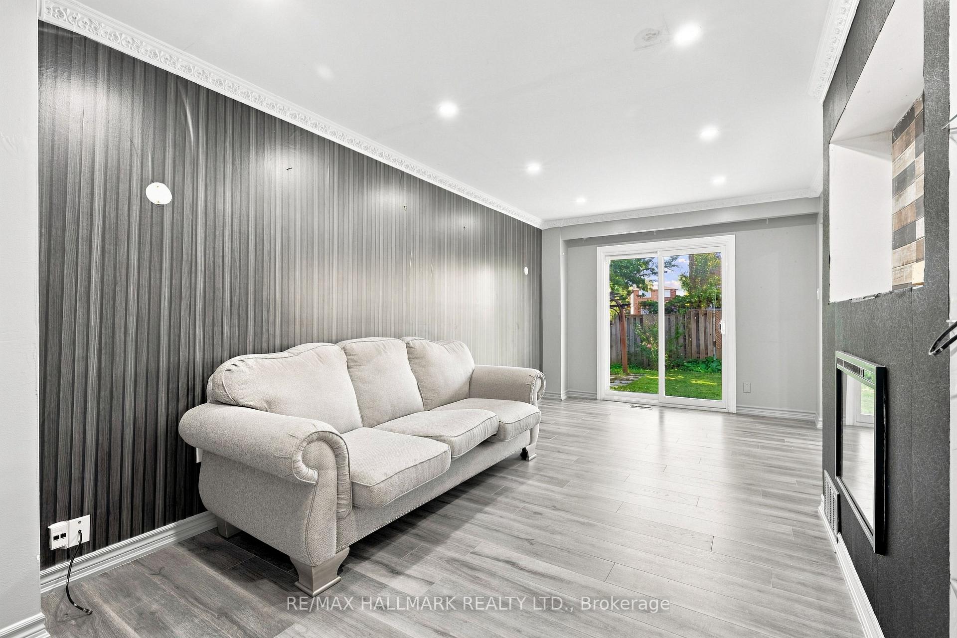 Photo 9 of 60 Pickard Lane, Brampton, Fletcher's West — HOMEH