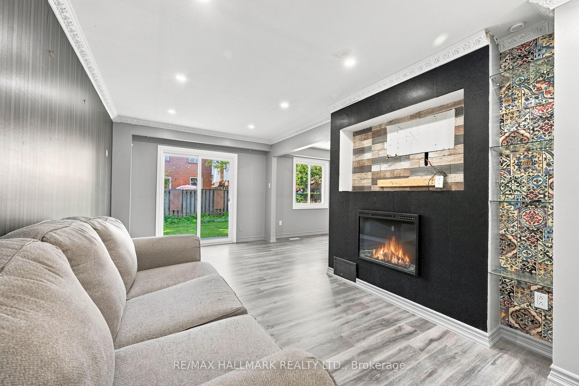 Photo 10 of 60 Pickard Lane, Brampton, Fletcher's West — HOMEH