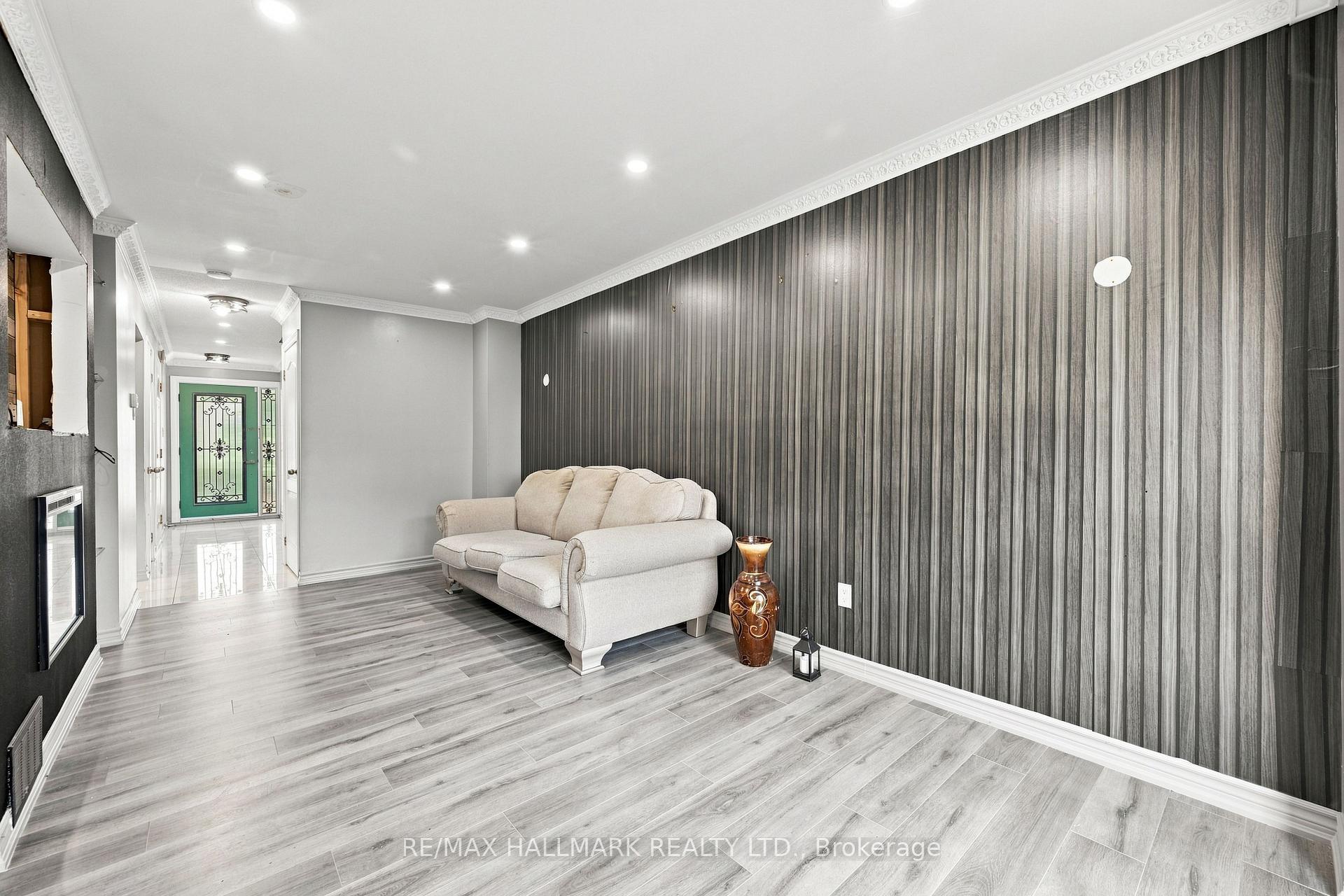 Photo 11 of 60 Pickard Lane, Brampton, Fletcher's West — HOMEH
