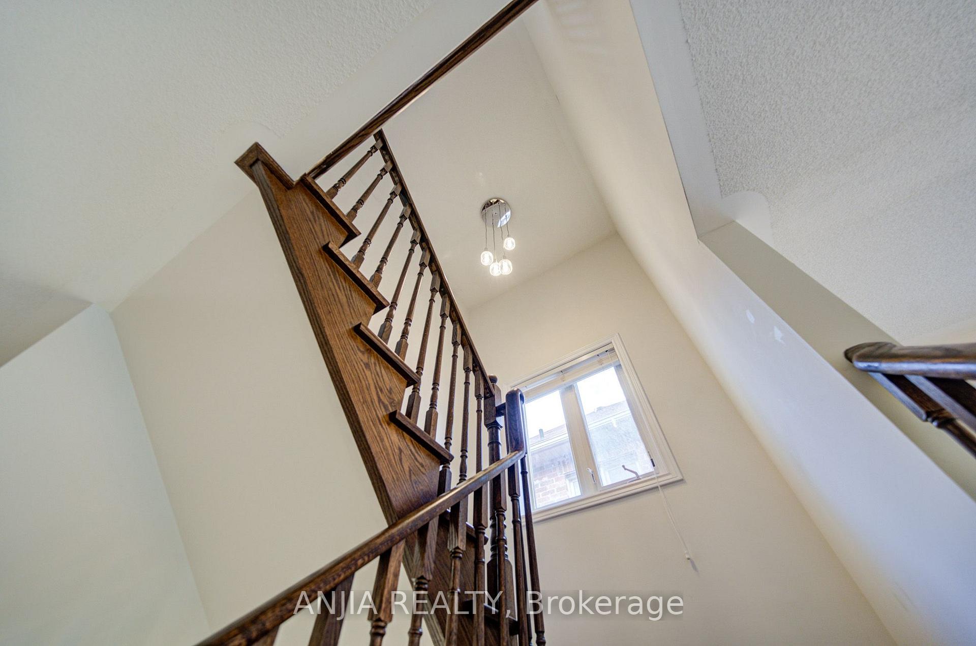 Photo 14 of 92 Carolina Rose Crescent, Markham, Wismer — HOMEH