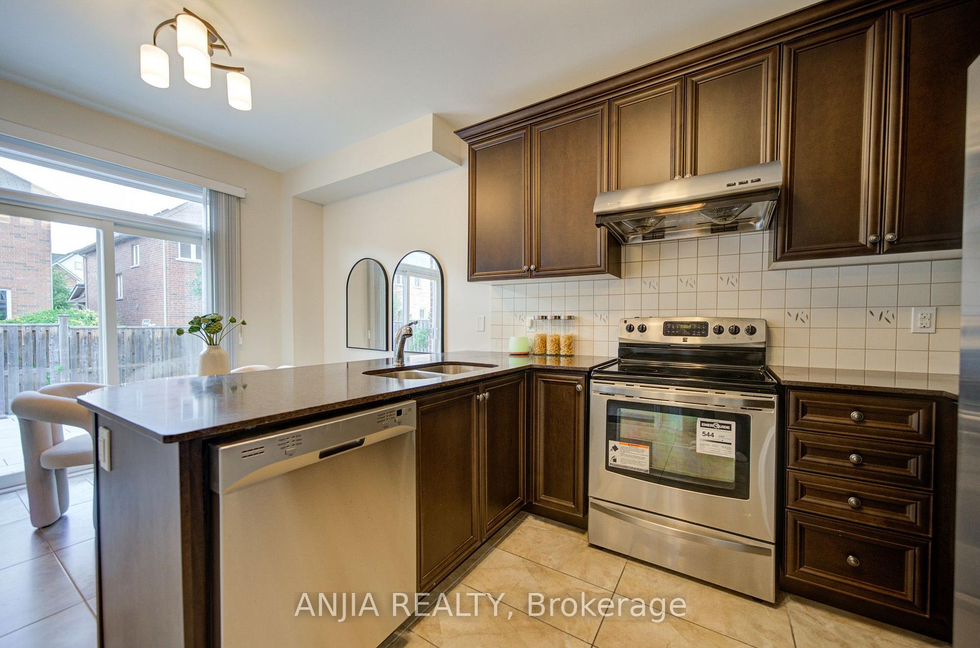 Photo 17 of 92 Carolina Rose Crescent, Markham, Wismer — HOMEH