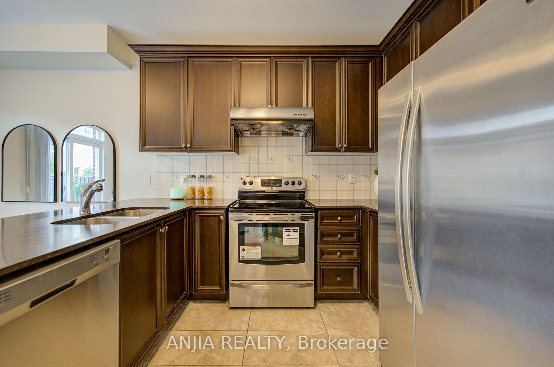 Photo 18 of 92 Carolina Rose Crescent, Markham, Wismer — HOMEH