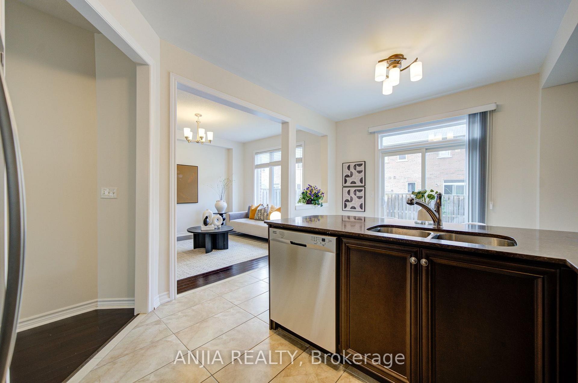 Photo 20 of 92 Carolina Rose Crescent, Markham, Wismer — HOMEH
