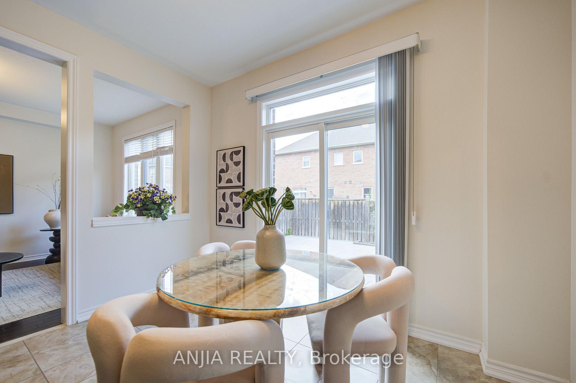 Photo 23 of 92 Carolina Rose Crescent, Markham, Wismer — HOMEH