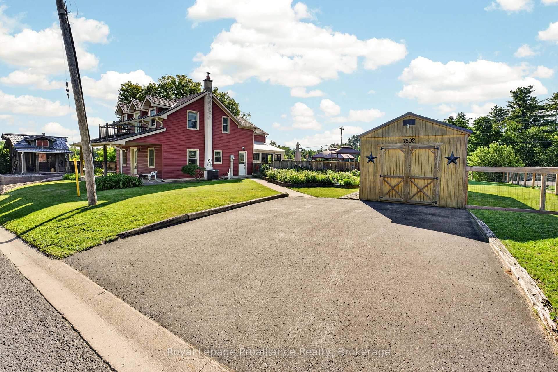 Photo 3 of 7802 Piccadilly Road, Frontenac, Frontenac Centre — HOMEH