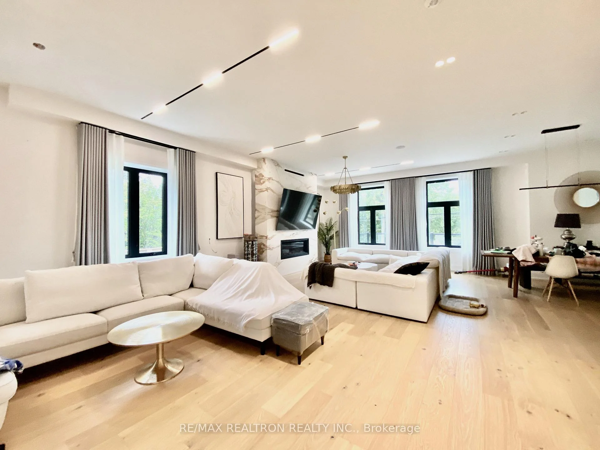 Photo 3 of 2 North Hills Terrace, North York, Banbury-Don Mills — HOMEH