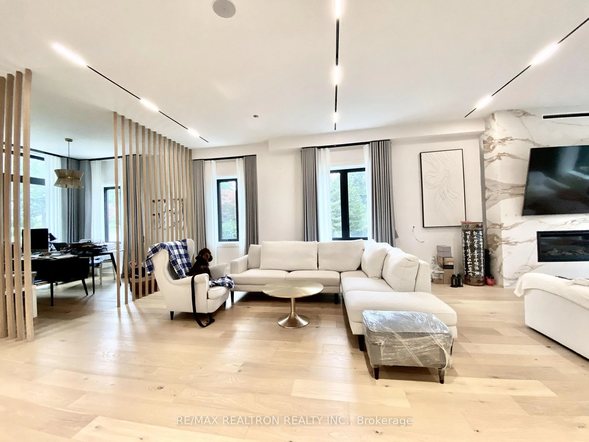 Photo 4 of 2 North Hills Terrace, North York, Banbury-Don Mills — HOMEH