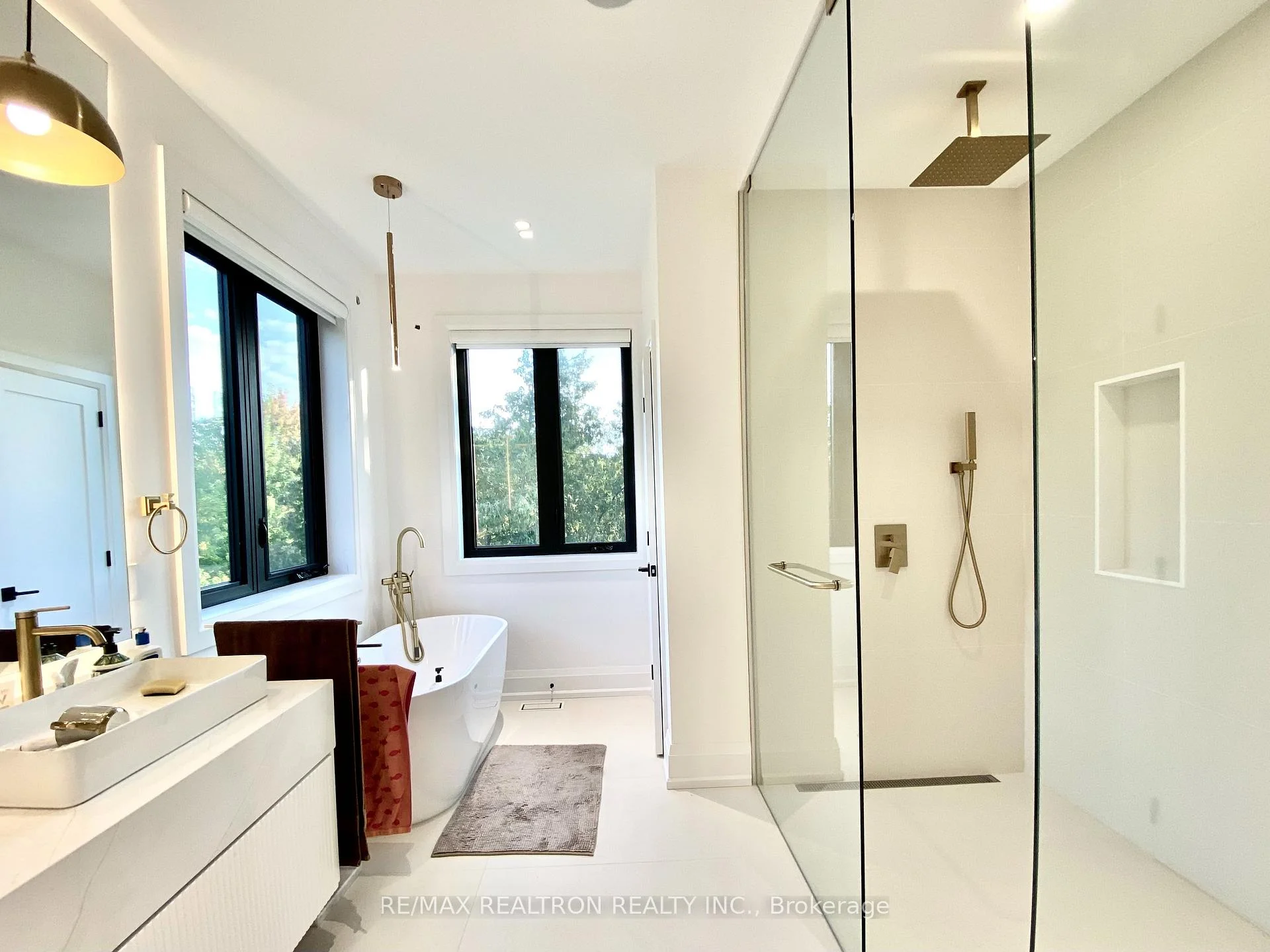 Photo 9 of 2 North Hills Terrace, North York, Banbury-Don Mills — HOMEH