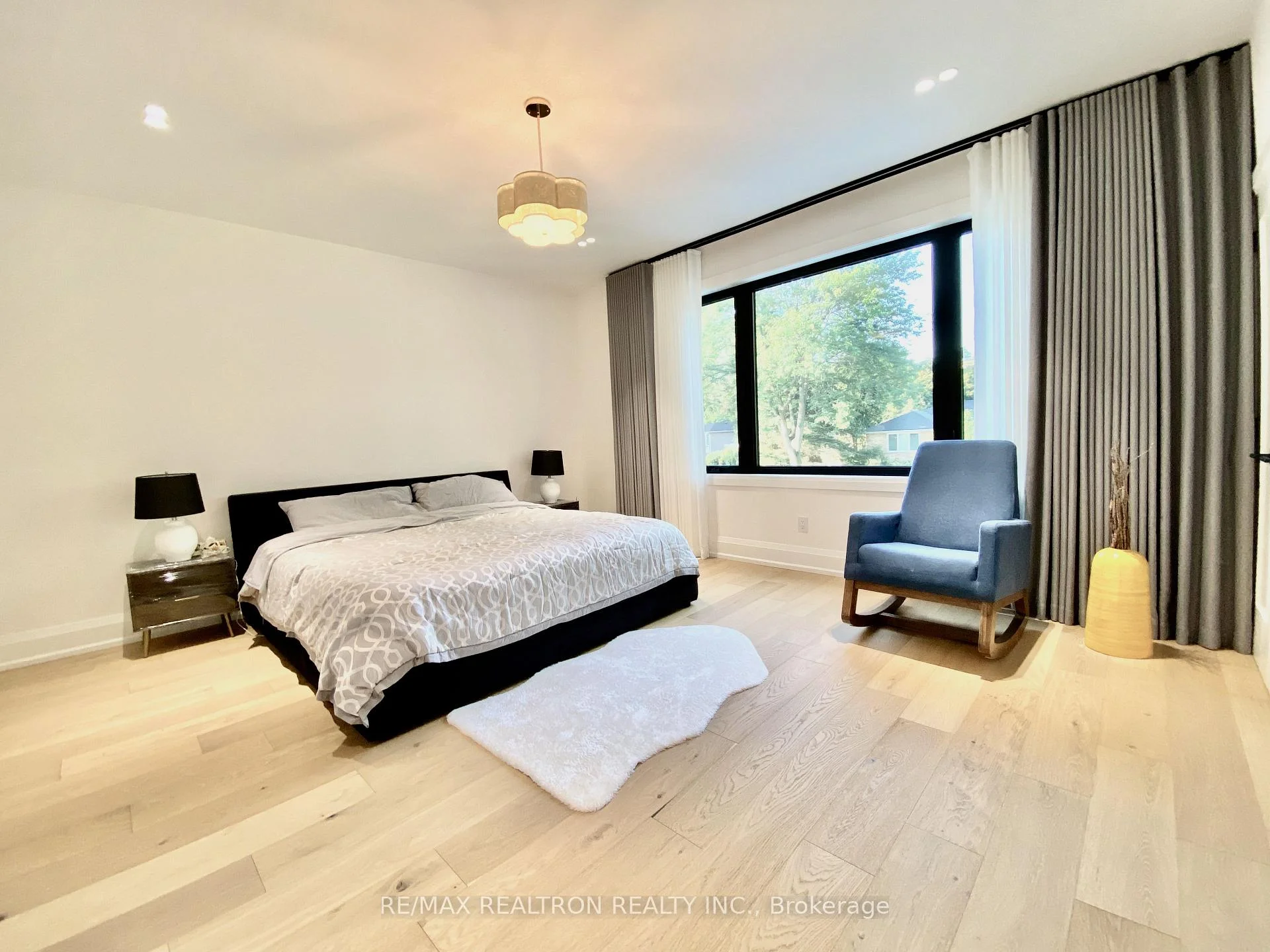 Photo 11 of 2 North Hills Terrace, North York, Banbury-Don Mills — HOMEH