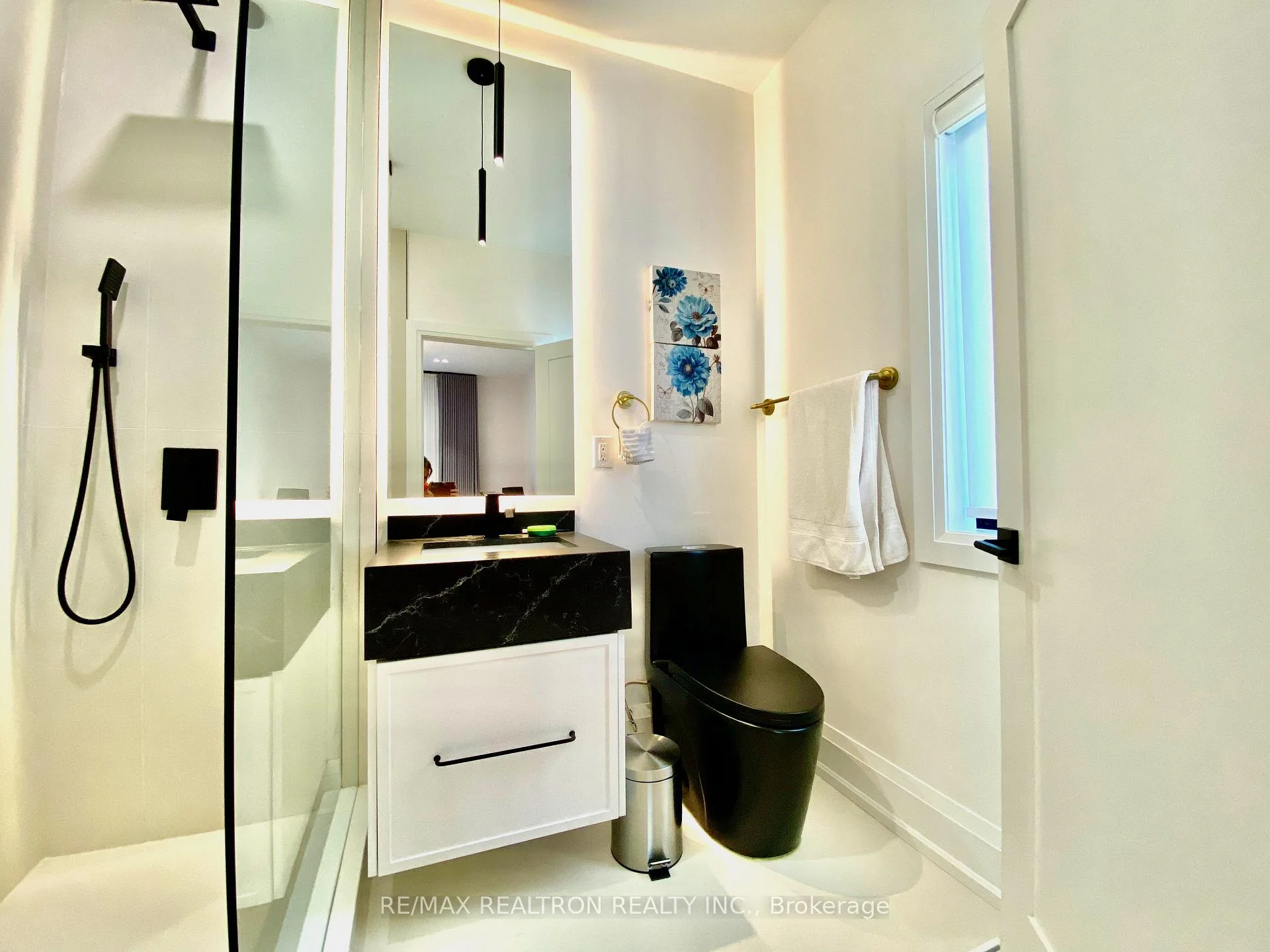 Photo 15 of 2 North Hills Terrace, North York, Banbury-Don Mills — HOMEH
