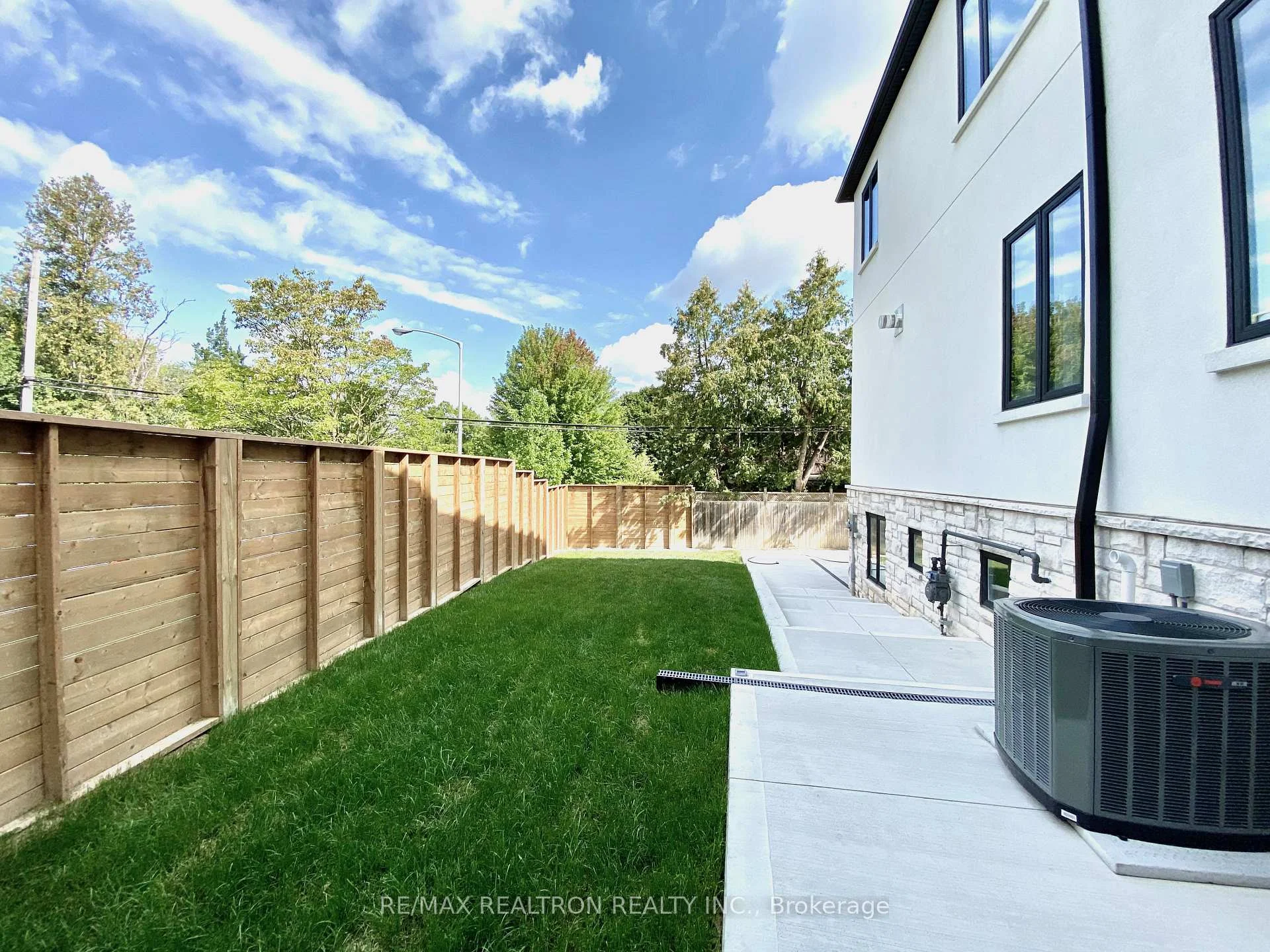 Photo 20 of 2 North Hills Terrace, North York, Banbury-Don Mills — HOMEH