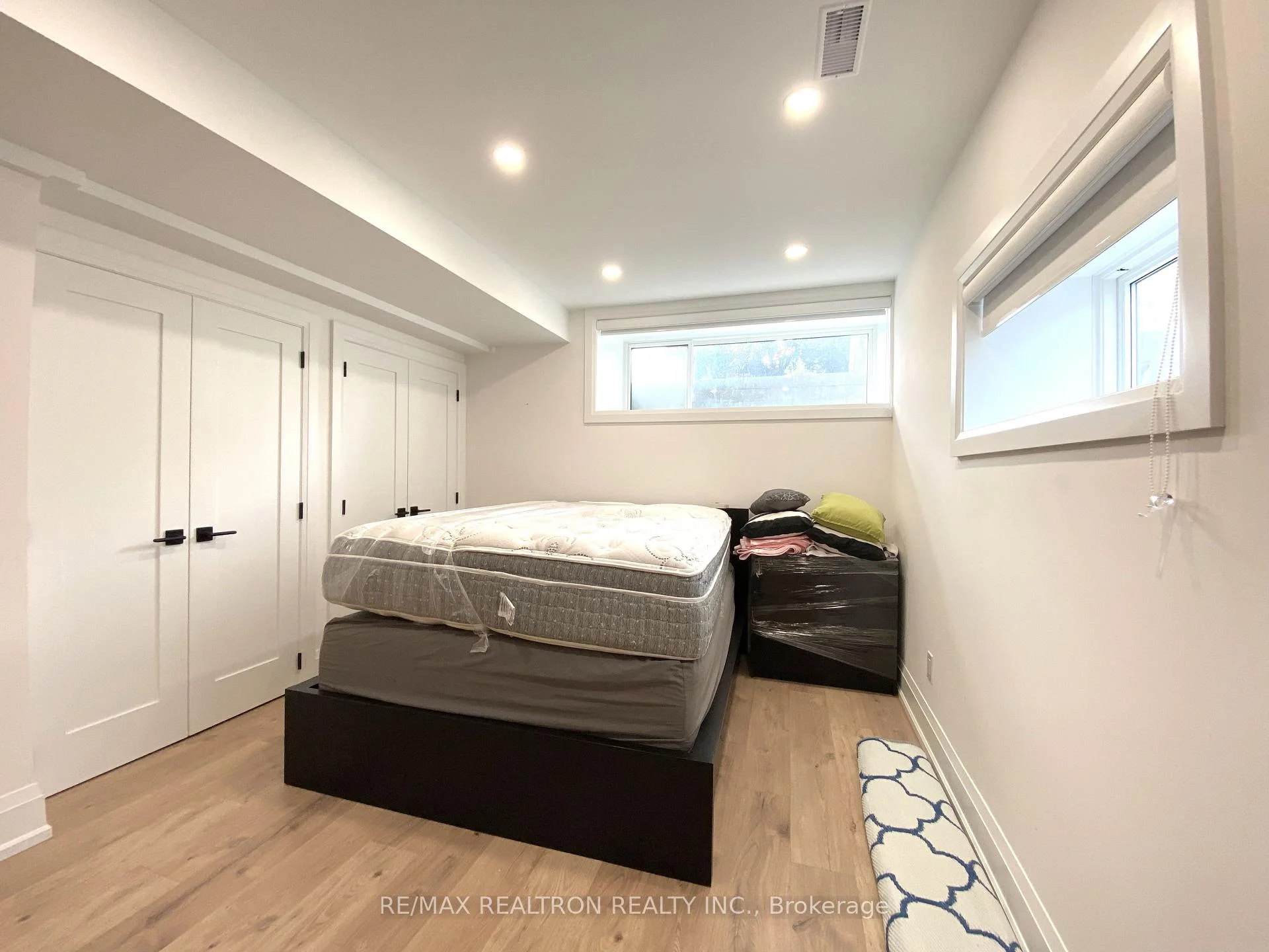Photo 25 of 2 North Hills Terrace, North York, Banbury-Don Mills — HOMEH