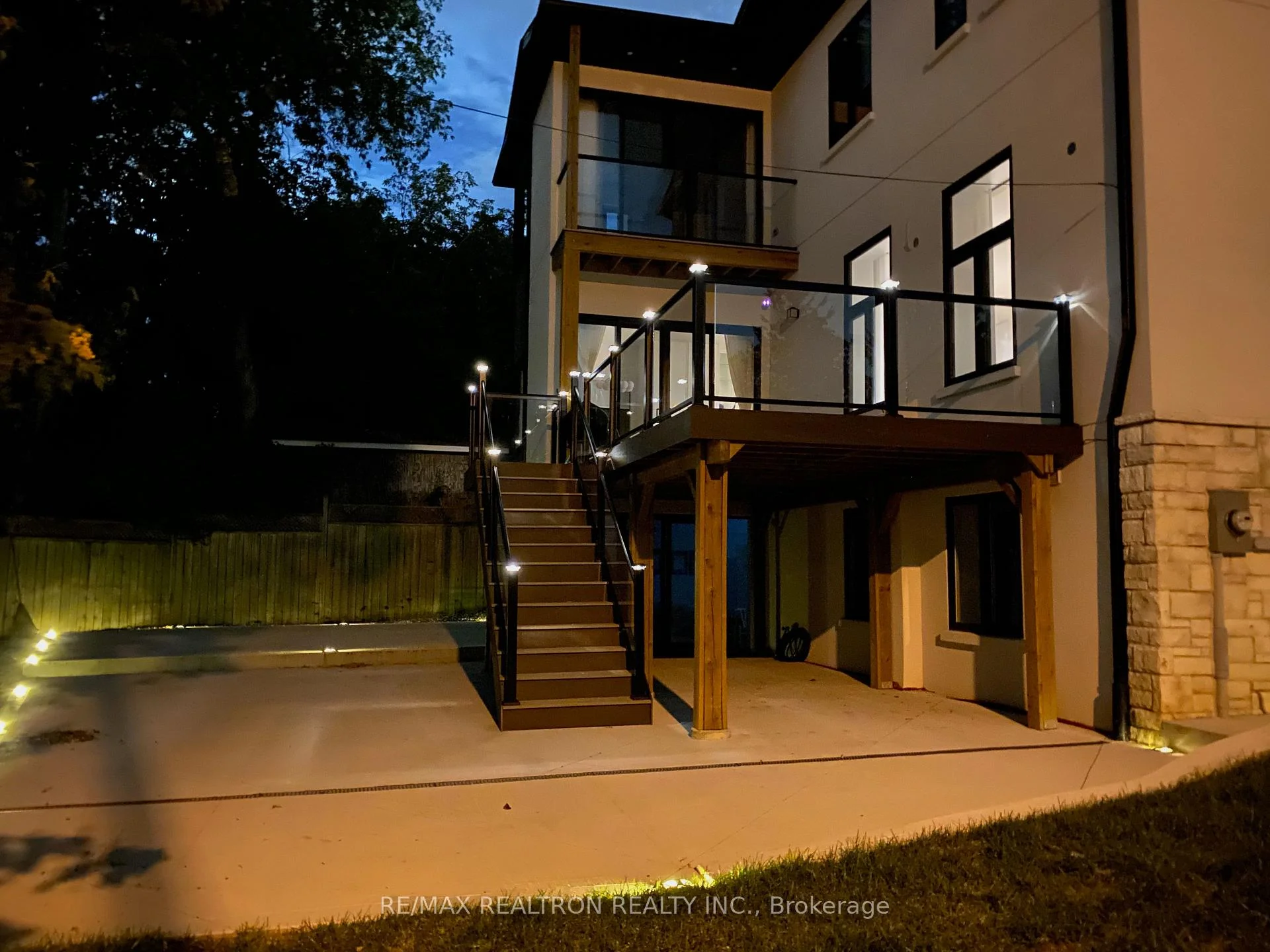 Photo 27 of 2 North Hills Terrace, North York, Banbury-Don Mills — HOMEH
