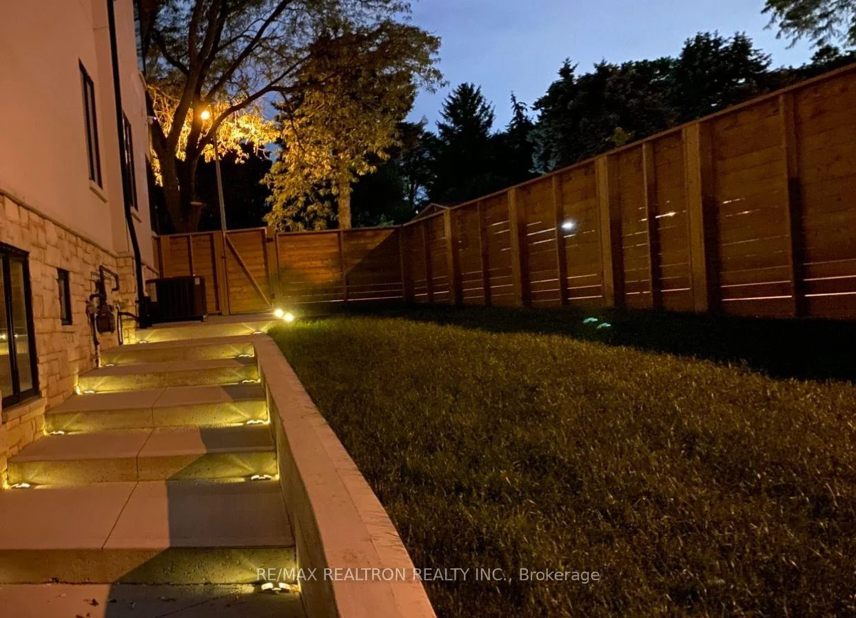 Photo 29 of 2 North Hills Terrace, North York, Banbury-Don Mills — HOMEH