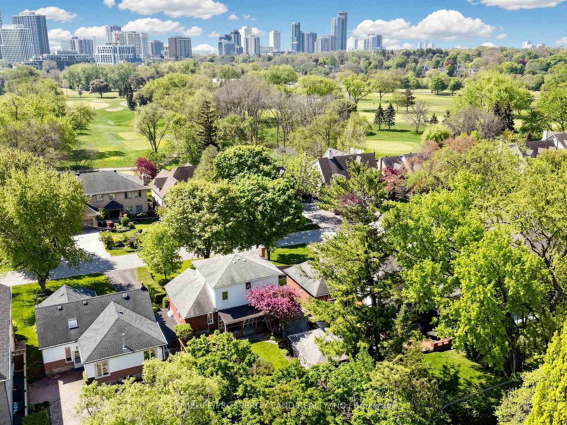 Photo 8 of 18 Orrell Avenue, Etobicoke, Princess-Rosethorn — HOMEH