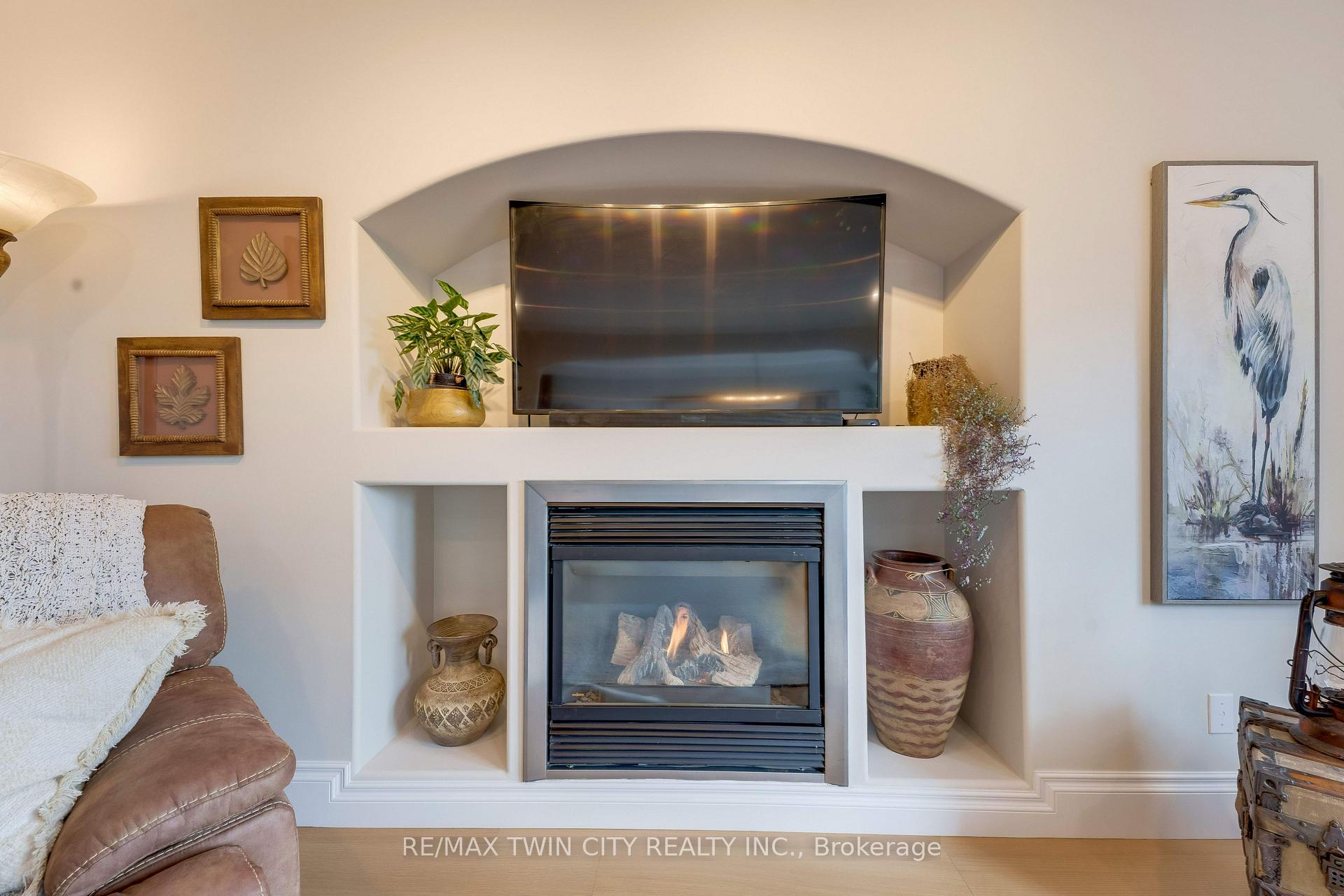 Photo 12 of 50 Knox Court, Kitchener, Doon South — HOMEH