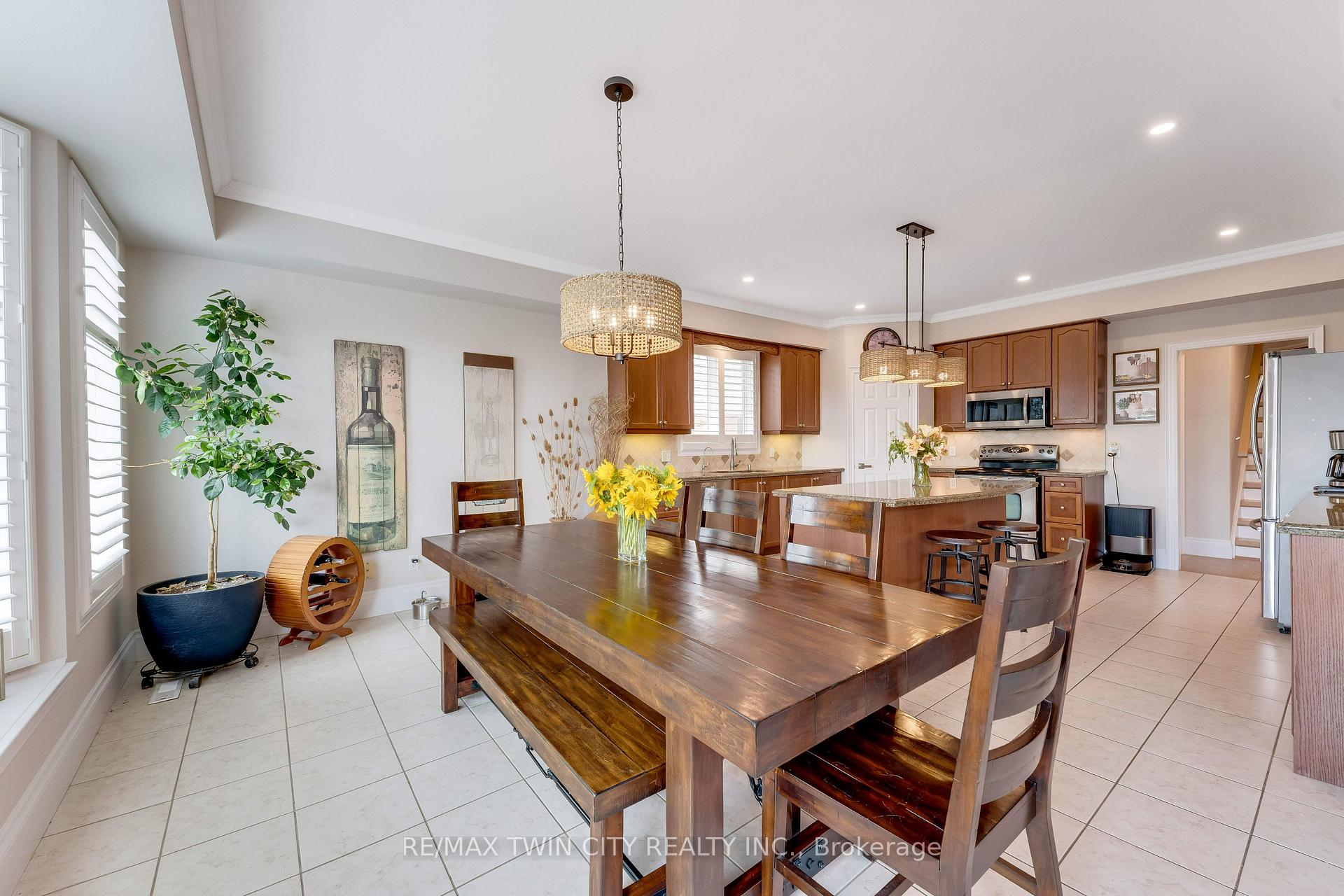 Photo 14 of 50 Knox Court, Kitchener, Doon South — HOMEH