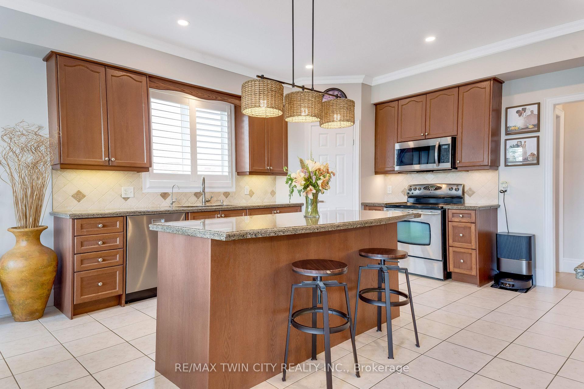 Photo 15 of 50 Knox Court, Kitchener, Doon South — HOMEH