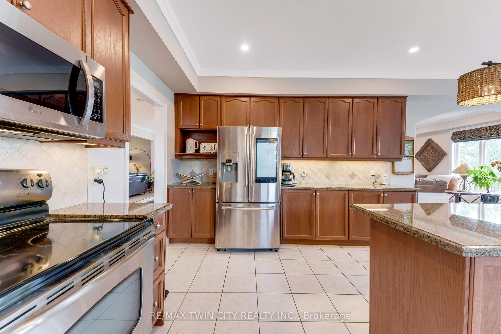 Photo 17 of 50 Knox Court, Kitchener, Doon South — HOMEH