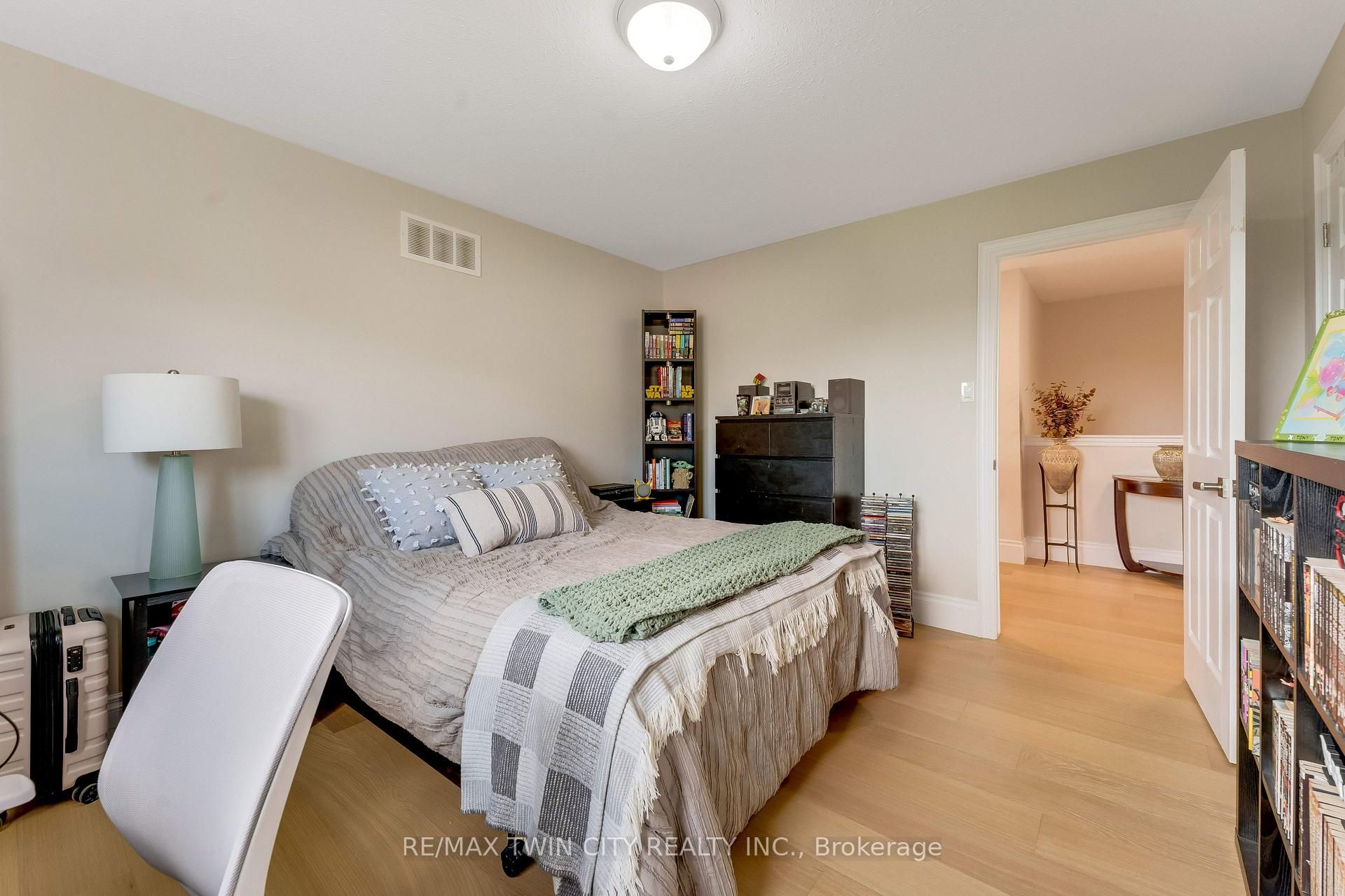 Photo 27 of 50 Knox Court, Kitchener, Doon South — HOMEH