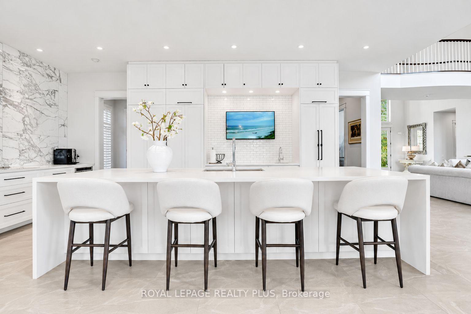 Photo 9 of 39 Plunkett Court, Barrie, Bayshore — HOMEH