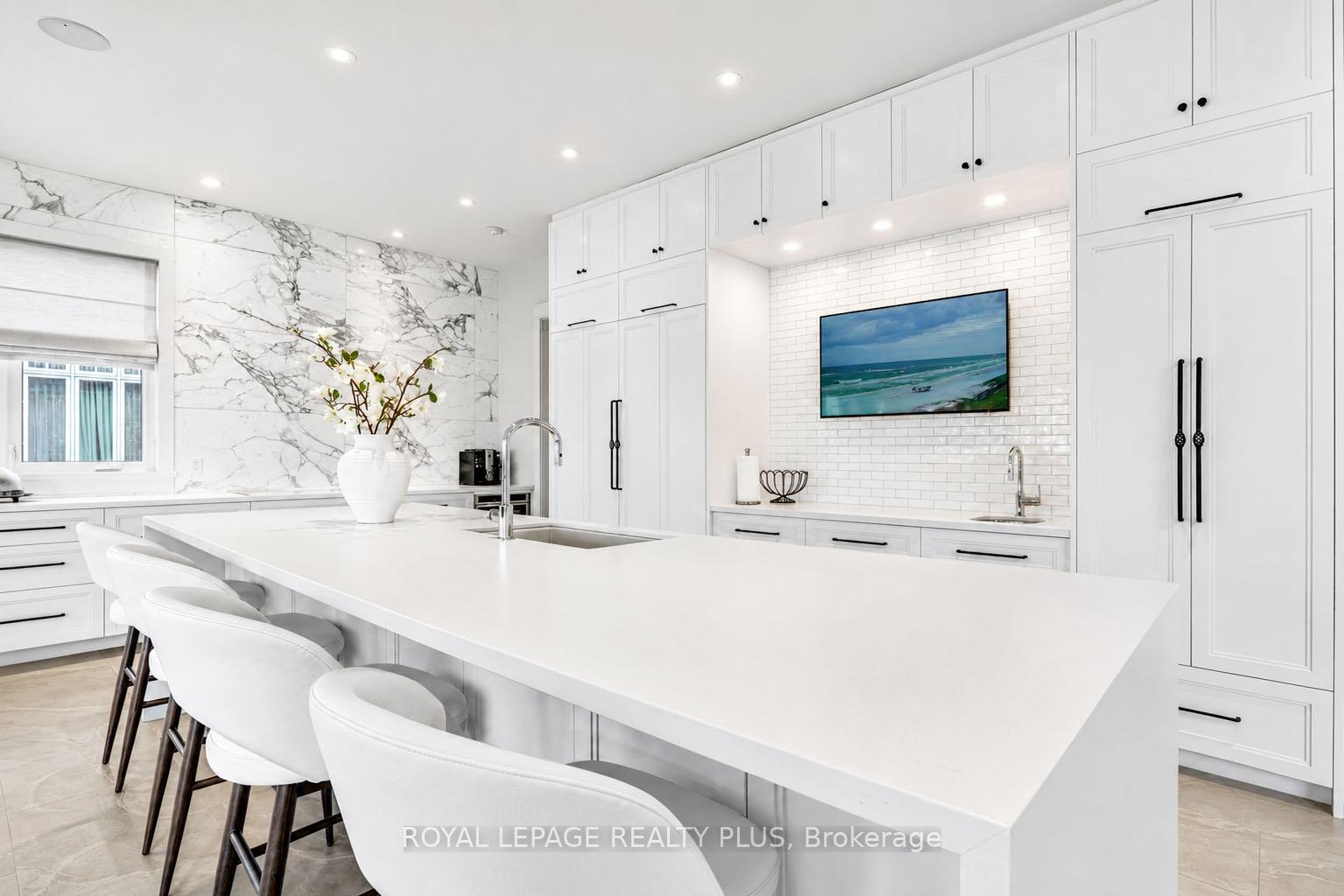 Photo 10 of 39 Plunkett Court, Barrie, Bayshore — HOMEH