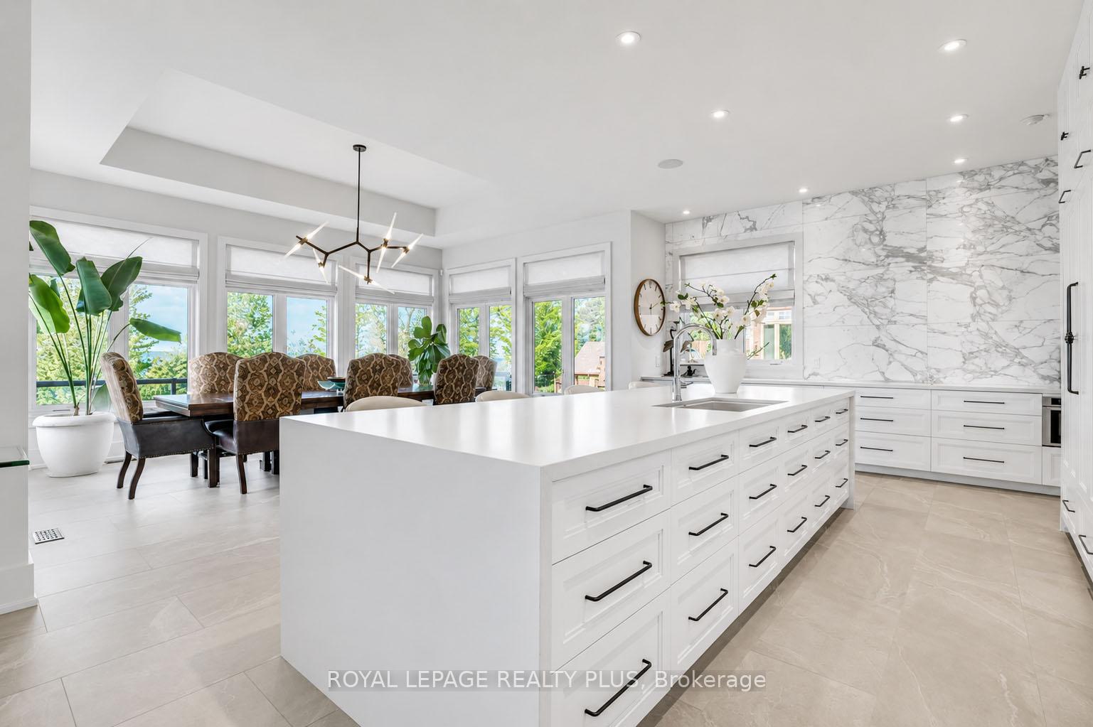 Photo 11 of 39 Plunkett Court, Barrie, Bayshore — HOMEH
