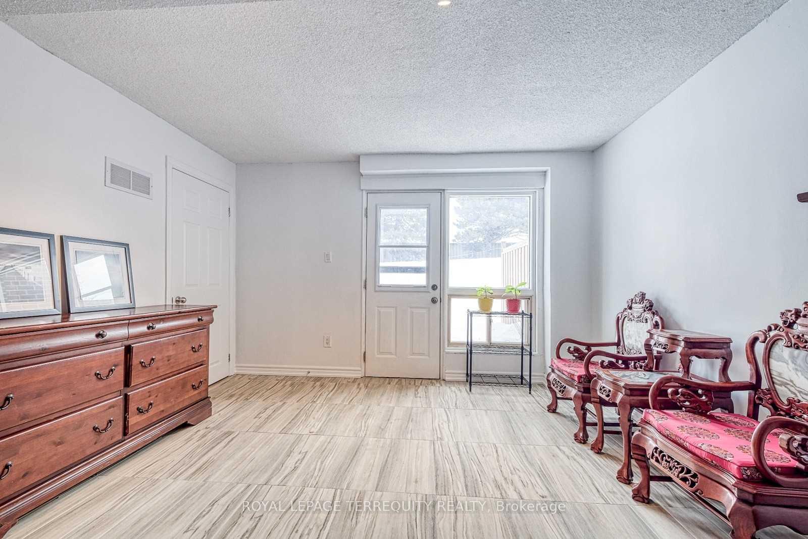 Photo 4 of Unit 44, 26 Nebula Star Way, North York, Henry Farm — HOMEH