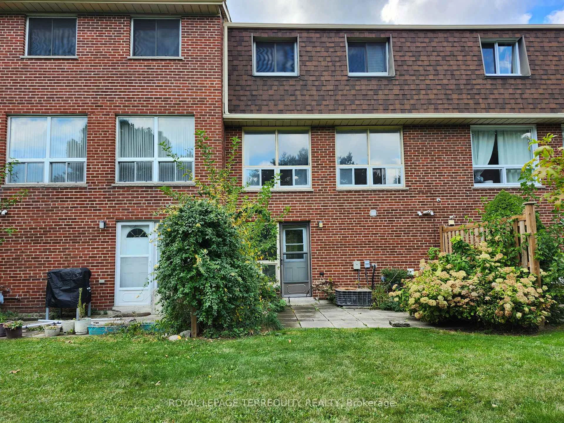Photo 2 of Unit 44, 26 Nebula Star Way, North York, Henry Farm — HOMEH