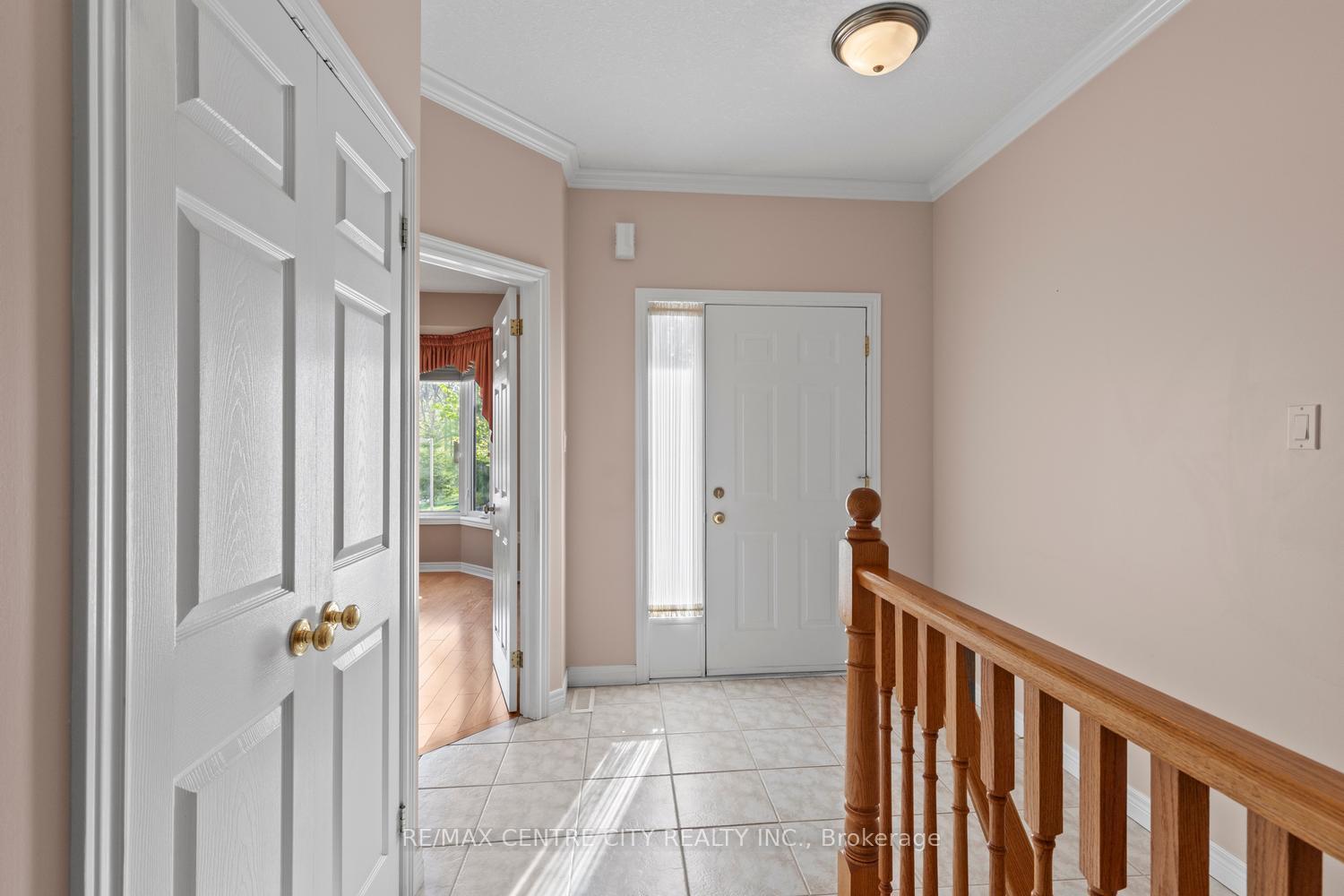 Photo 4 of Unit 5, 448 Commissioners Road E, London, South G — HOMEH