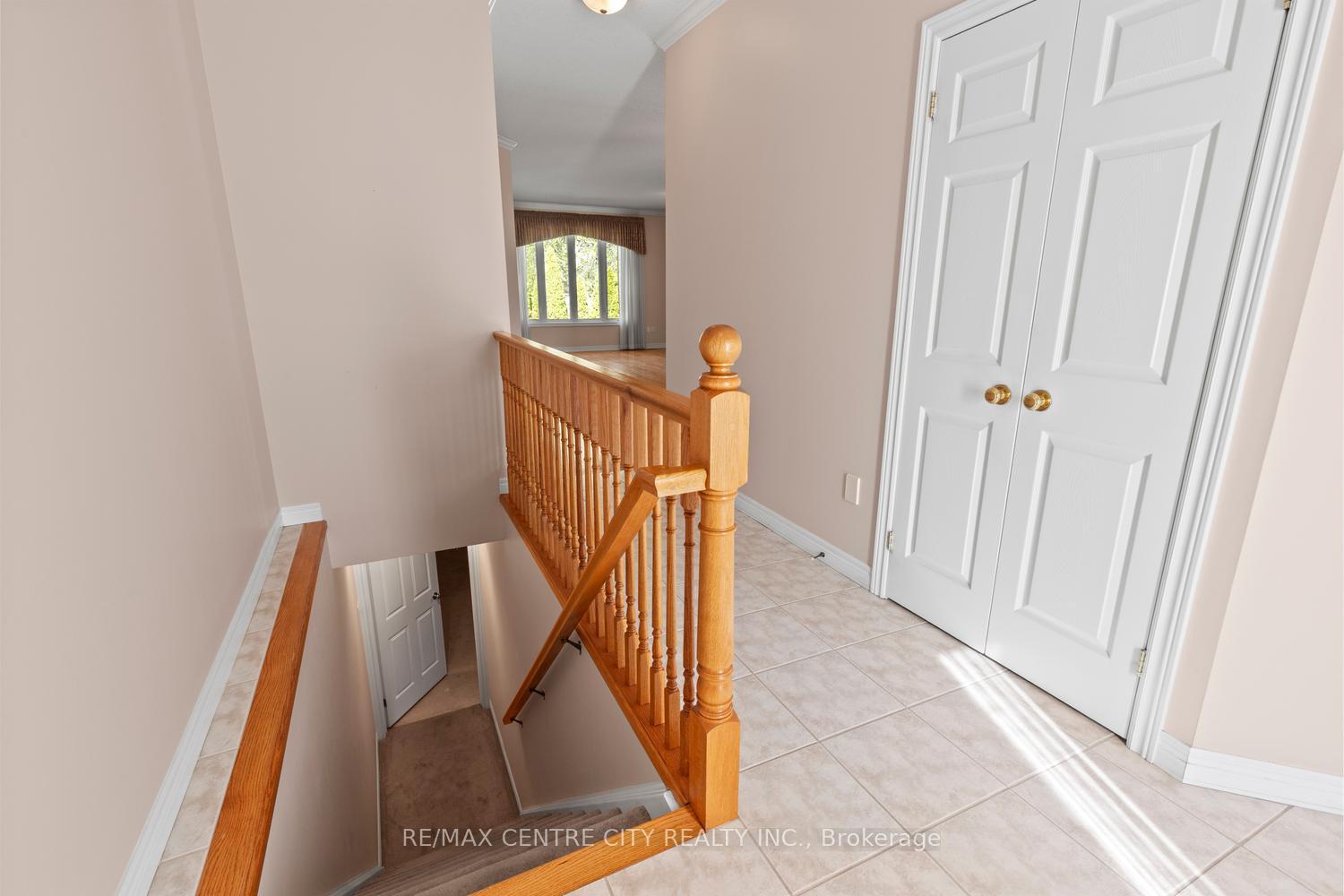 Photo 5 of Unit 5, 448 Commissioners Road E, London, South G — HOMEH