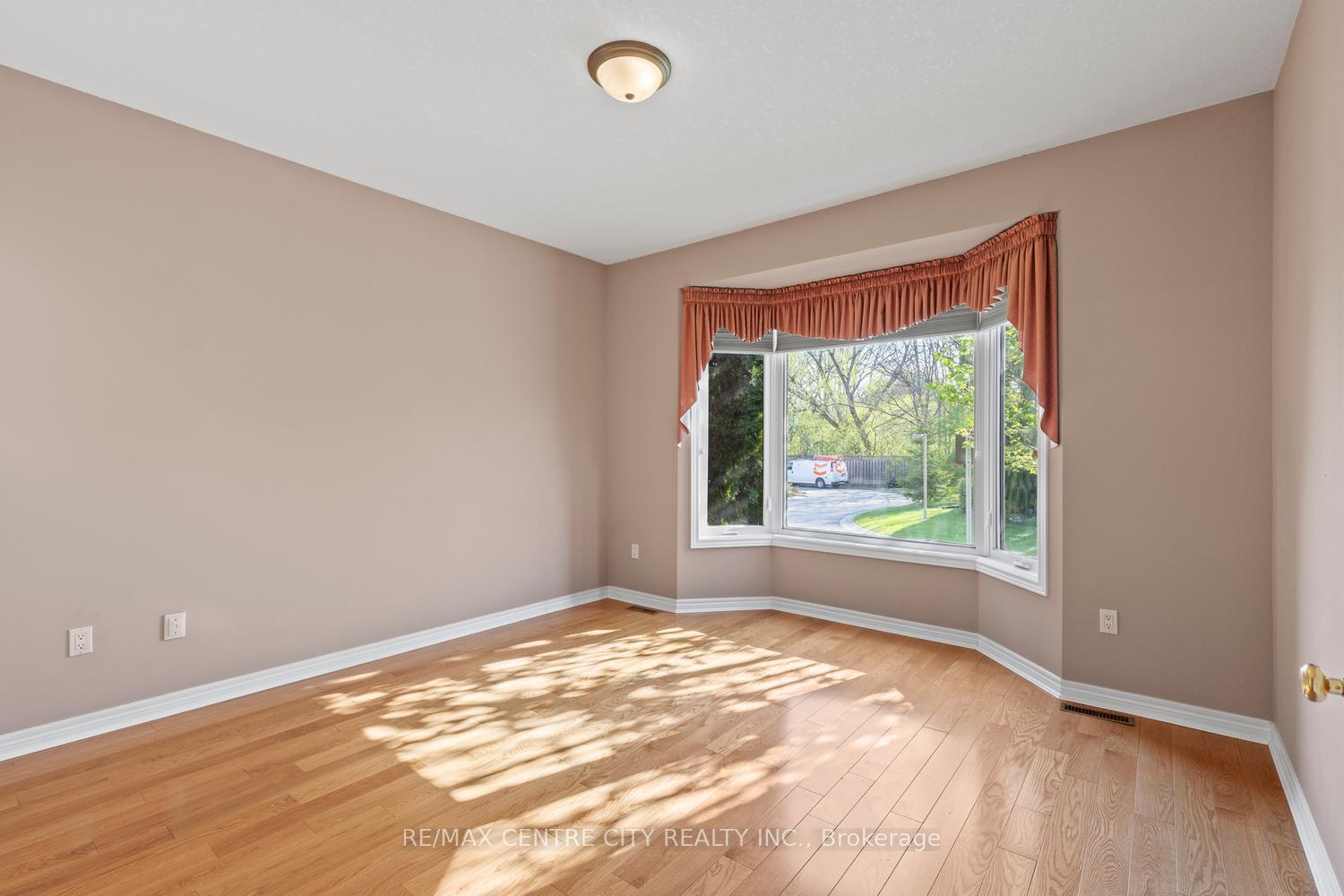 Photo 7 of Unit 5, 448 Commissioners Road E, London, South G — HOMEH