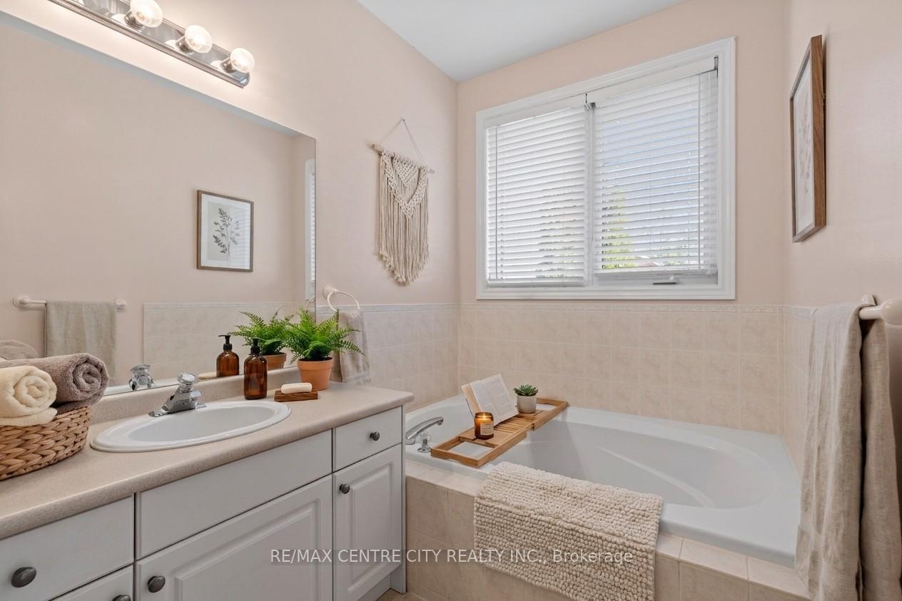 Photo 8 of Unit 5, 448 Commissioners Road E, London, South G — HOMEH