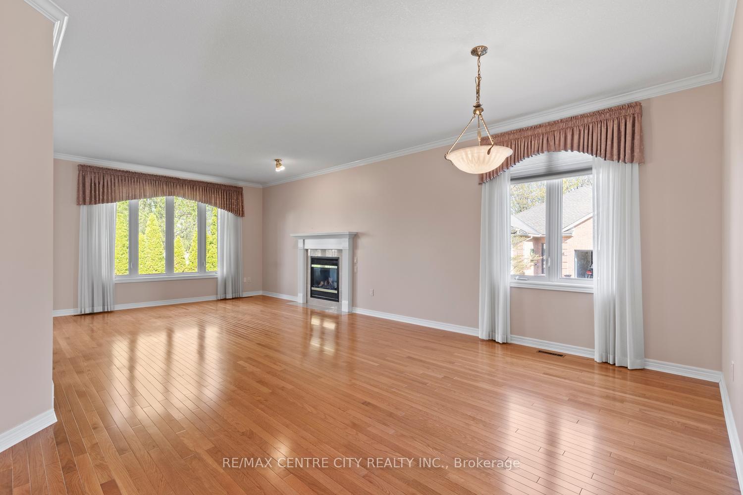 Photo 12 of Unit 5, 448 Commissioners Road E, London, South G — HOMEH