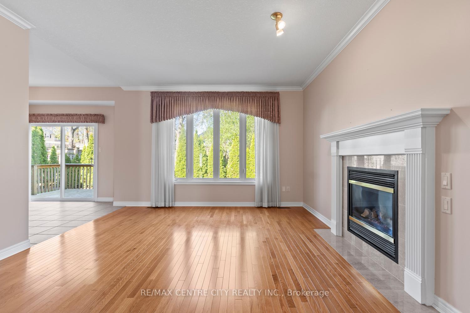 Photo 13 of Unit 5, 448 Commissioners Road E, London, South G — HOMEH