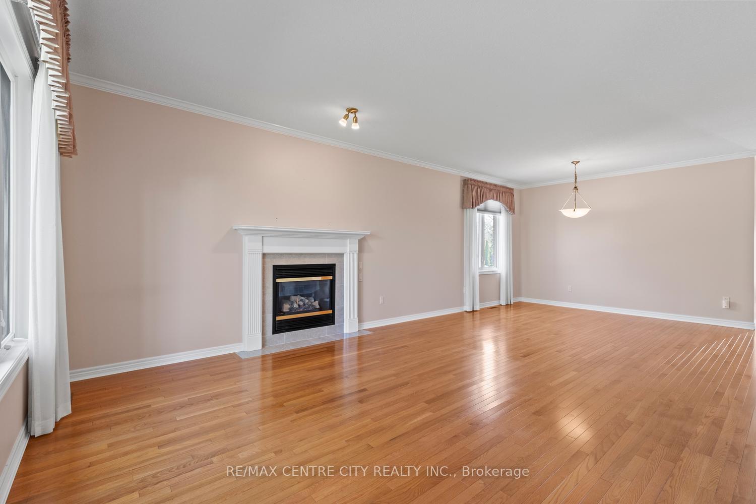 Photo 14 of Unit 5, 448 Commissioners Road E, London, South G — HOMEH