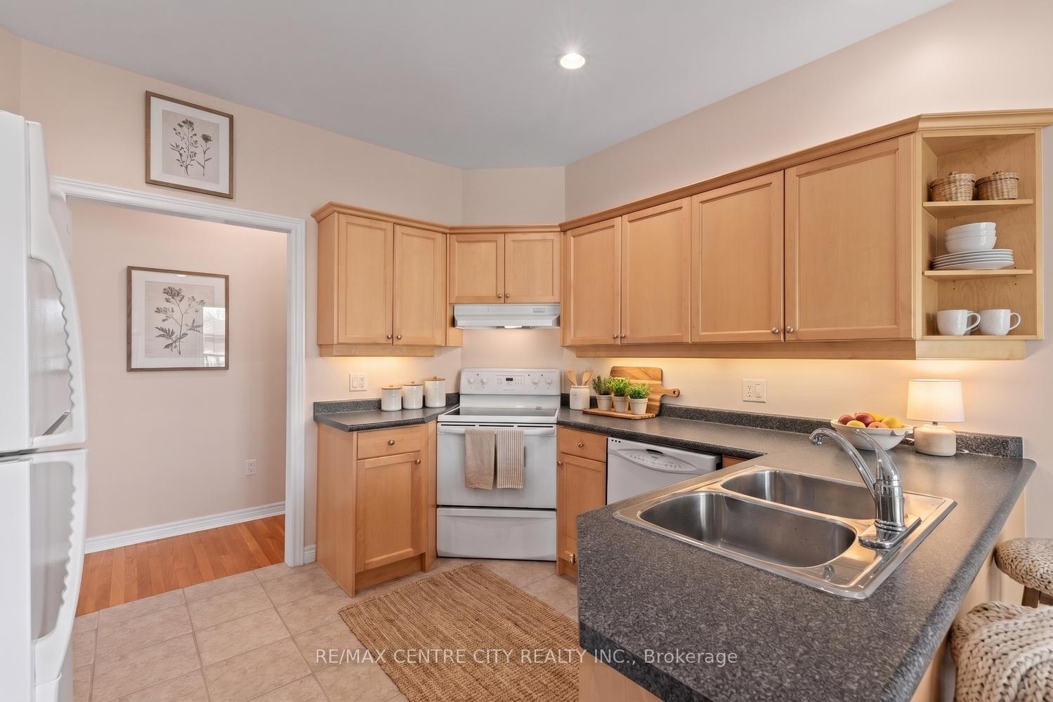 Photo 15 of Unit 5, 448 Commissioners Road E, London, South G — HOMEH