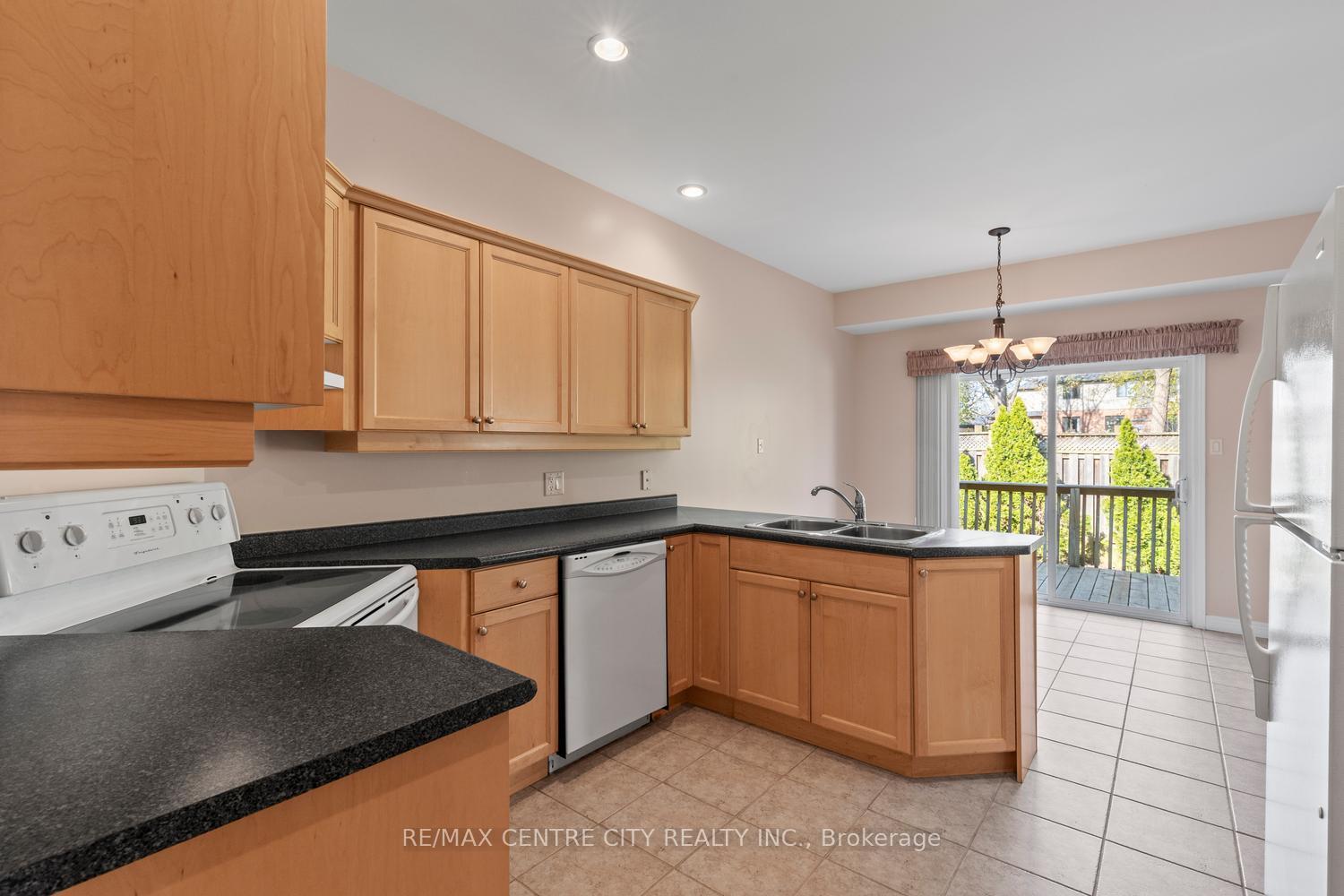 Photo 16 of Unit 5, 448 Commissioners Road E, London, South G — HOMEH