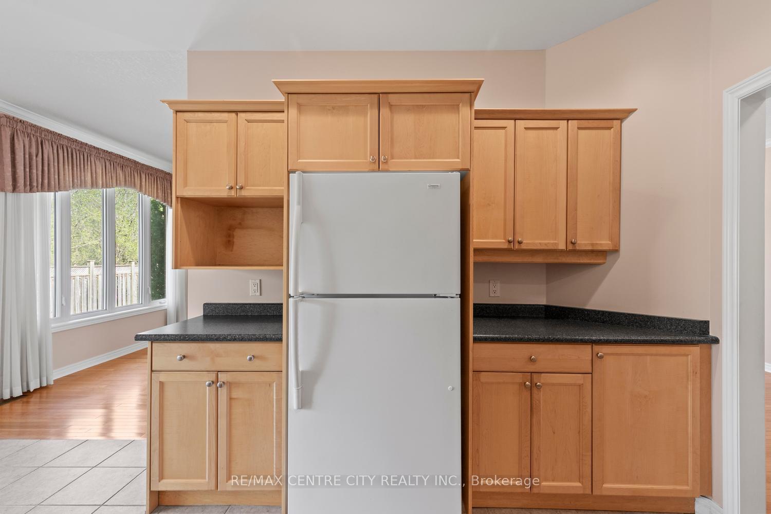 Photo 17 of Unit 5, 448 Commissioners Road E, London, South G — HOMEH
