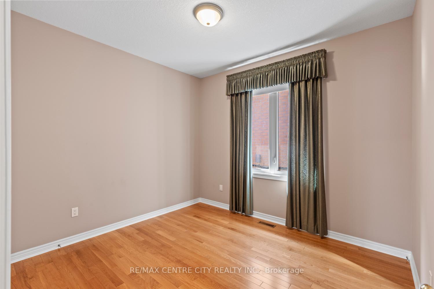 Photo 22 of Unit 5, 448 Commissioners Road E, London, South G — HOMEH