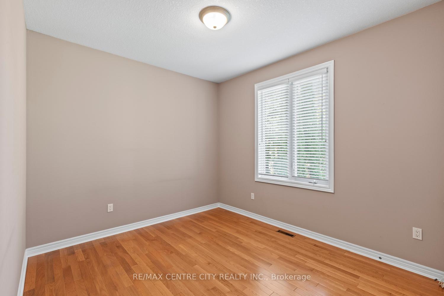 Photo 24 of Unit 5, 448 Commissioners Road E, London, South G — HOMEH