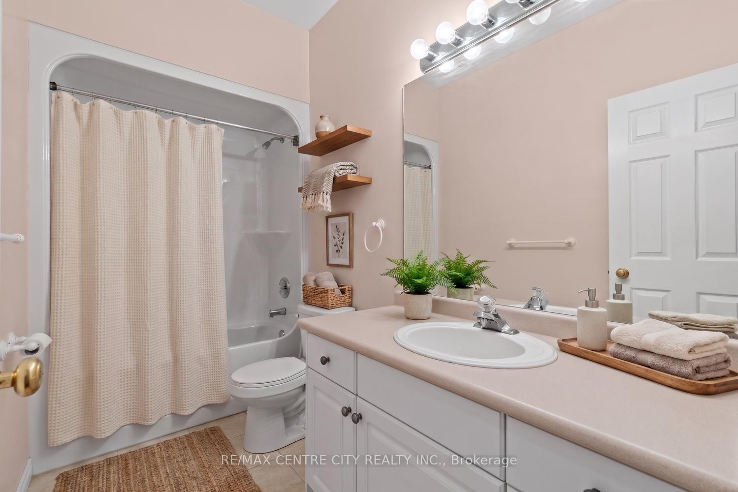 Photo 25 of Unit 5, 448 Commissioners Road E, London, South G — HOMEH