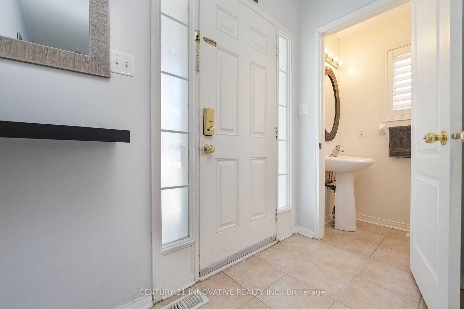 Photo 2 of 97 Hollingsworth Circle, Brampton, Fletcher's Meadow — HOMEH